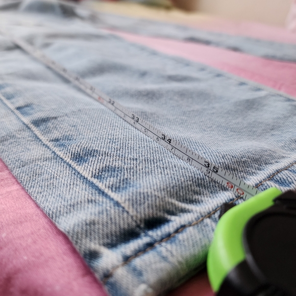 UNIQLO Light Washed Ripped Straight Leg Denim Jeans - Picture 7 of 10